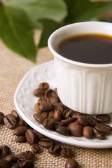 taza de café con granos tostados