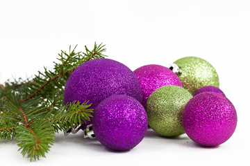 Chrisbaumkugeln mit Tannenzweig