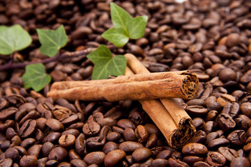 granos de café con canela