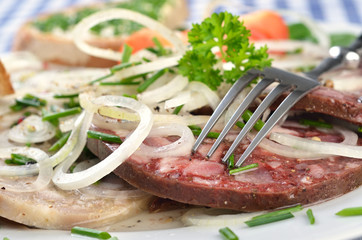 Deftiger roter und weißer Pressack