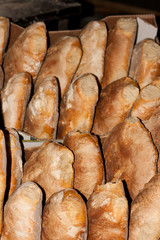 Pan casero tostado, listo para la panadería