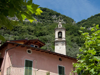 campanile della chiesa di Sala Comacina (Como)