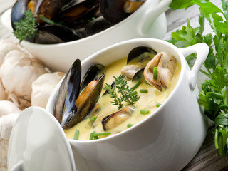 mussel soup with saffron and cream sauce