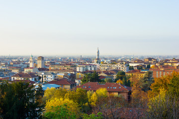 Fototapeta na wymiar panorama z dolnego miasta Bergamo, Włochy
