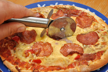 Cutting a pizza