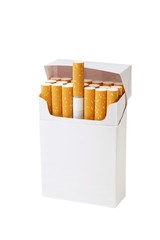 paquet de cigarettes vierge sur fond blanc