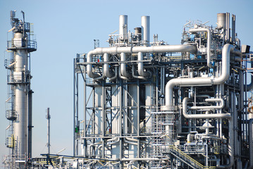 Rohrleitungen einer Raffinerie 013