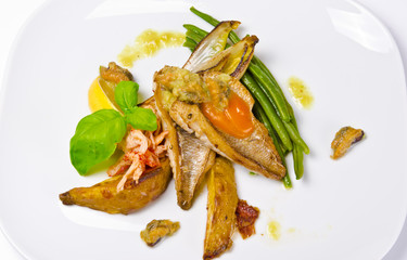 Gebratene Dorade mit Meeresfrüchte und Grüne Bohnen