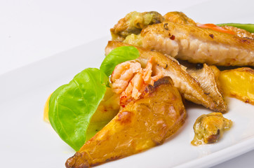 Gebratene Dorade mit Meeresfrüchte und Grüne Bohnen