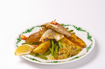 Gebratene Dorade mit Meeresfrüchte und Grüne Bohnen