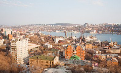 Fototapeta na wymiar Kind to Vladivostok from the highest hill