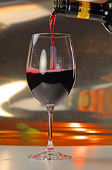 Rotwein einschenken
