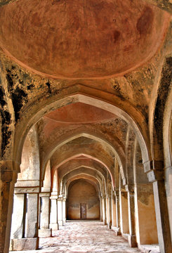 Rovine moschea di Begumpur, New Delhi