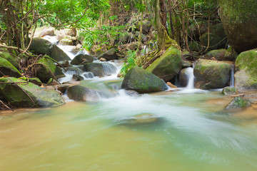 Naklejka premium Deep forest Waterfall in Chantaburi, eastern of Thailand