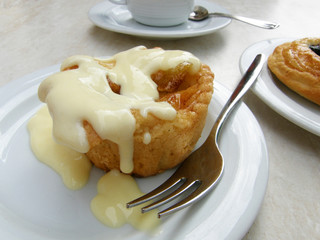 Apple tart with vanilla sauce