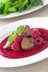 Chicken liver with raspberry sauce
