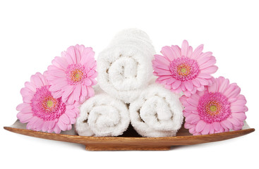 Obraz na płótnie Canvas towels and flowers for spa isolated
