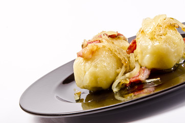Kartoffelklöße mit  Fleischfüllung