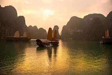 Zelfklevend Fotobehang Halong Bay, Vietnam. Unesco World Heritage Site. © Luciano Mortula-LGM