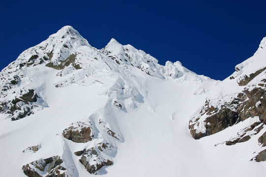 Le creste innevate del Pizzo Suretta