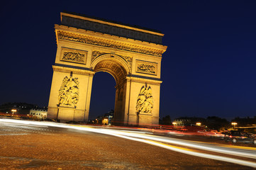 Fototapeta na wymiar Łuk triumfalny. noc BTY. Paryż, Francja