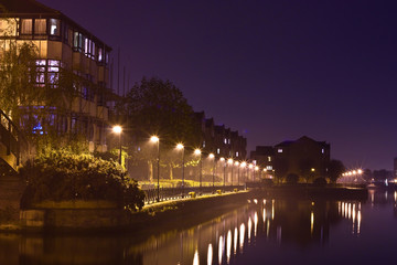 Fototapeta na wymiar londyńskie doki w nocy.