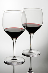 Zwei Gläser Rotwein