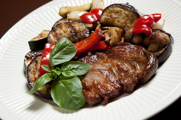 Steak with grilled vegetables