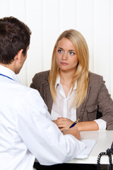 Obraz premium Patient und Arzt im Gespräch