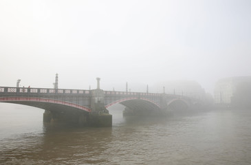 Naklejka premium Lambeth Bridge in Fog