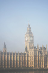 Fototapeta na wymiar Palace of Westminster in fog