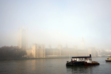 Fototapeta premium Palace of Westminster in fog