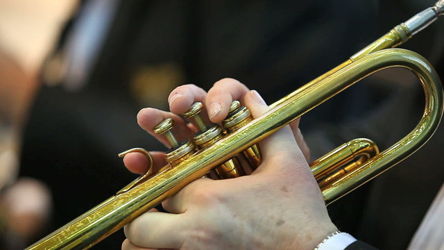 trumpeter plaing music on the ivent