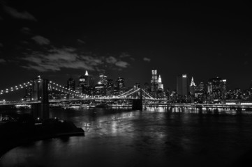 Fototapeta na wymiar Brooklyn Bridge z Manhattan Bridge