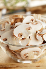 Braune Champignons in Scheiben