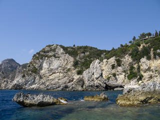 Fototapeta na wymiar Skaliste wybrzeże na wyspie Korfu Grecja