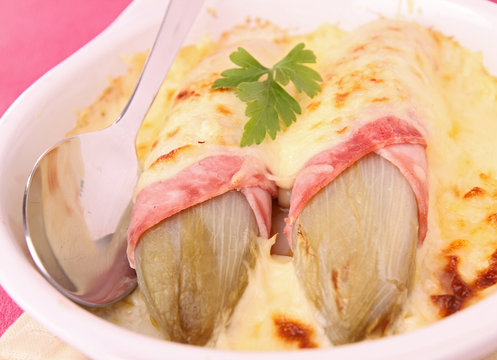 Baked chicory with ham