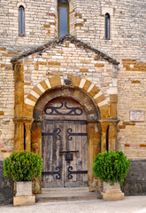 Fototapeta na wymiar Tournus - Borgognsa, portale romanico