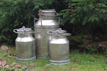 Obraz premium three metal cans