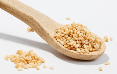 Sesame grains in small wooden spoon - 37073962