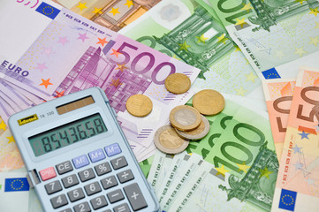 Bargeld mit Taschenrechner