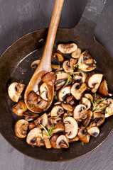 Pilze gebraten