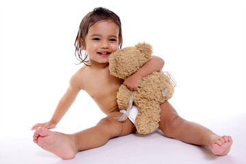 bébé avec peluche © DreanA