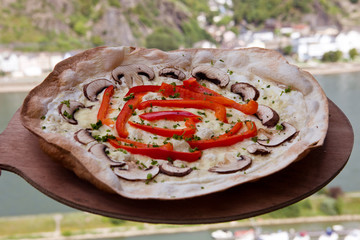 Flammkuchen mit Paprika