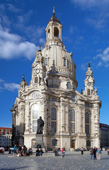 Fototapeta na wymiar Frauenkirche i Pomnik Marcina Lutra w Dre¼nie