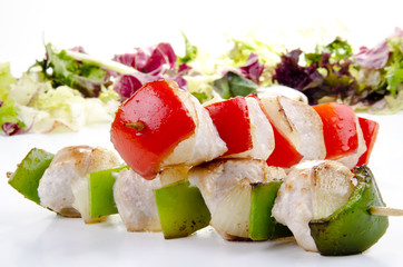 gegrillter Schaschlick mit Hühnchenfleisch und Paprika