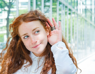 hand-ear listening