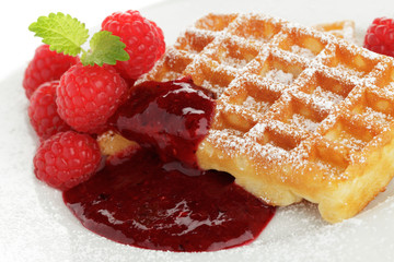 Waffeln mit Himbeeren