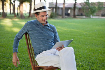 Obraz premium Man Using Tablet PC