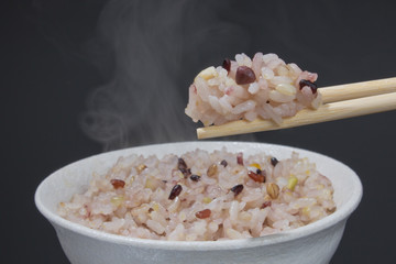 炊きたて雑穀御飯